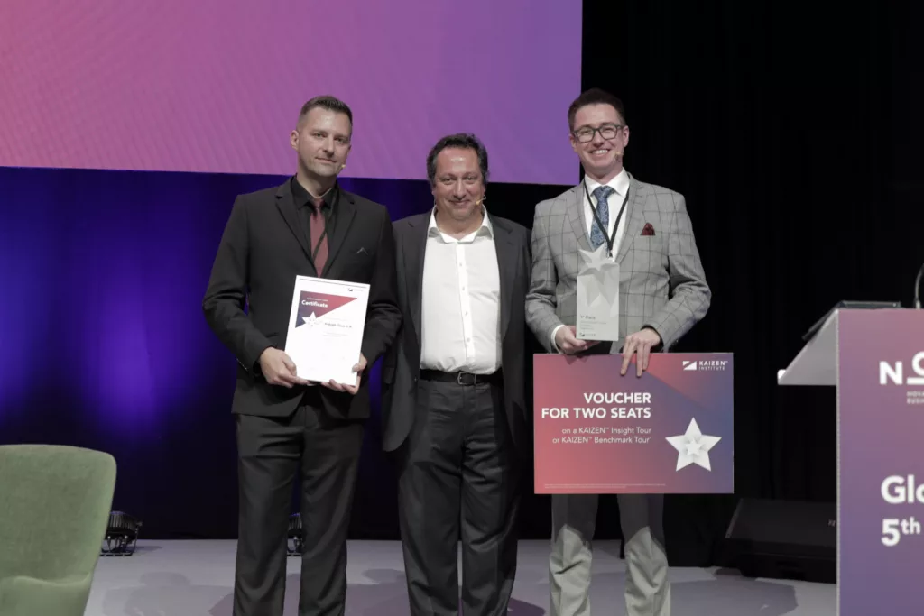 On behalf of Ardagh Glass, Mariusz Petrow and Patryk Grzempa received the 1st Place Global KAIZEN™ Award.
