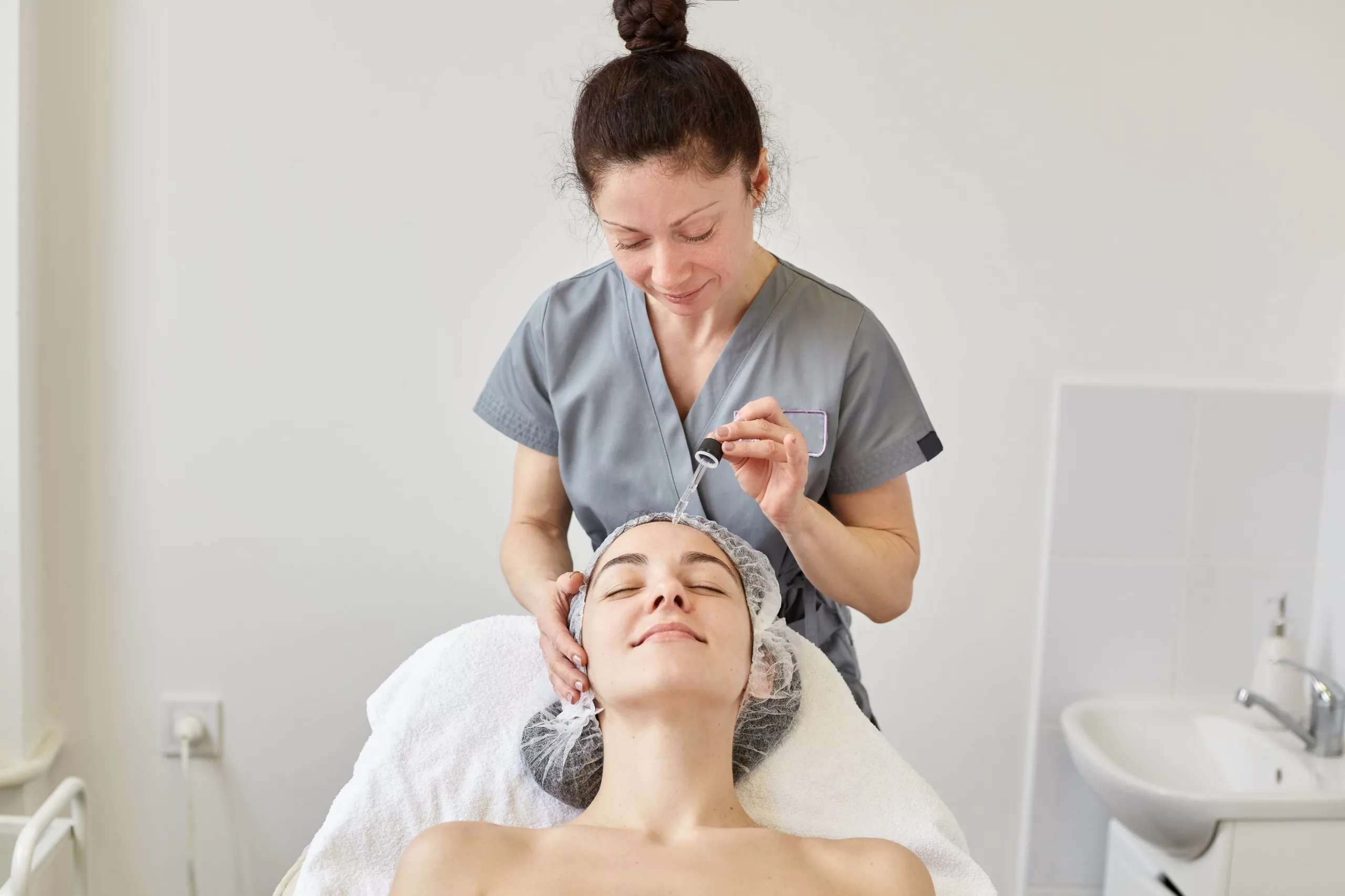 IA e kaizen no setor da sa&uacute;de e est&eacute;tica: de servi&ccedil;os sobrecarregados a uma cl&iacute;nica aut&oacute;noma